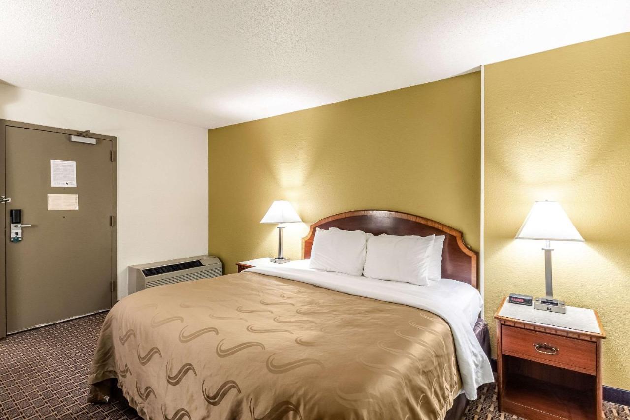 Quality Inn Milwaukee- Brookfield Kültér fotó
