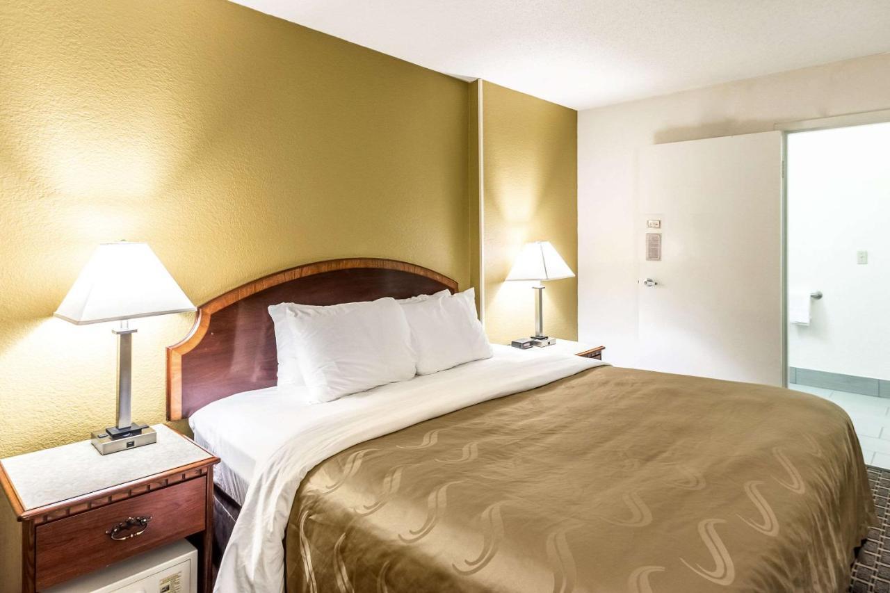 Quality Inn Milwaukee- Brookfield Kültér fotó