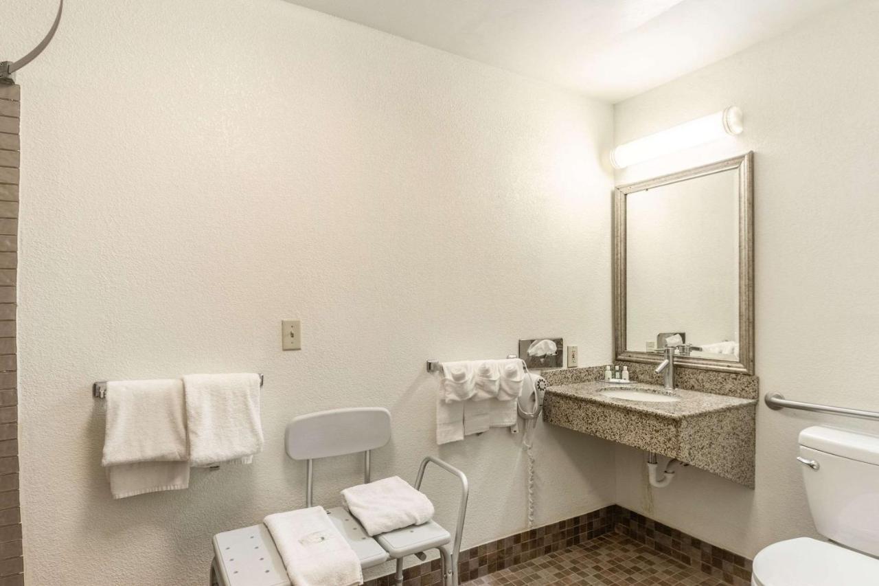 Quality Inn Milwaukee- Brookfield Kültér fotó